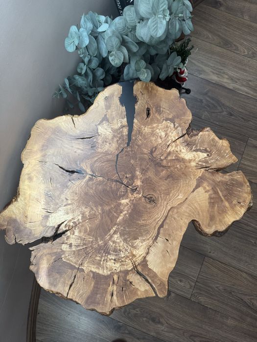 Уникална холна маса - естествена форма от дърво