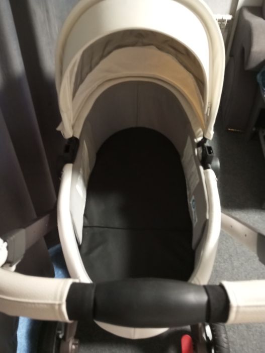 Продам коляску фирма Hot Mom