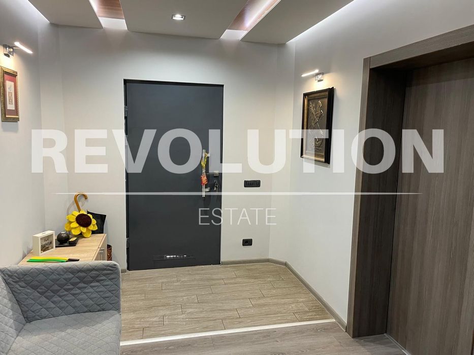 Дава се под наем Тристаен апартамент в Варна, Бриз - 160 кв.м за 897.6 € - Снимка #12