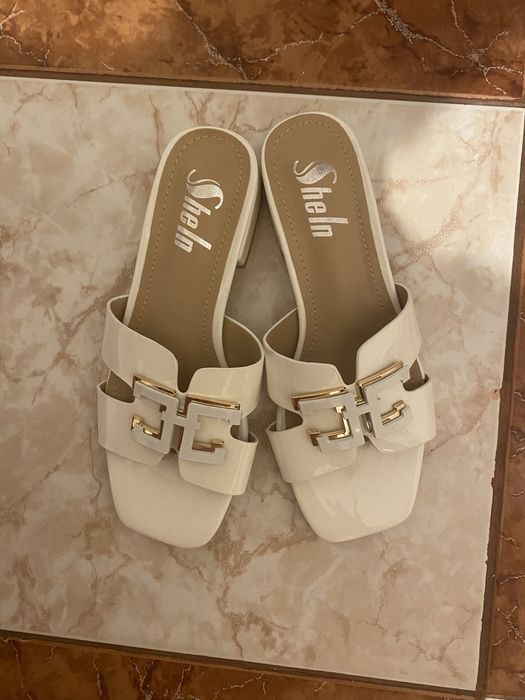 Papuci albi cu toc mic nr 35