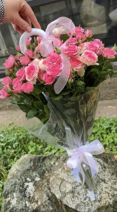 Розы в зонтике, букеты