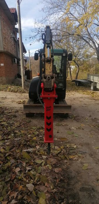 Услуги със багер 3т,самосвал и платформа!