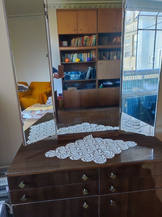 Обзавеждане за спалня-гардероб, легло, ракла