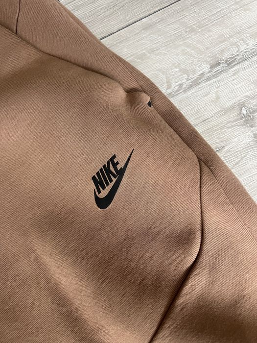 Pantaloni Nike Tech