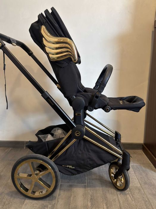 Cybex Priam Wings Jeremy Scott 3in1 Travel System-Black