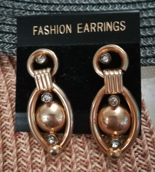 Обици от жълт метал с 3 циркония