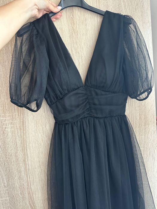 Черна рокля с тюл