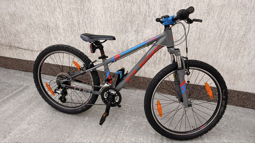 Bicicleta Cube si X-Fact