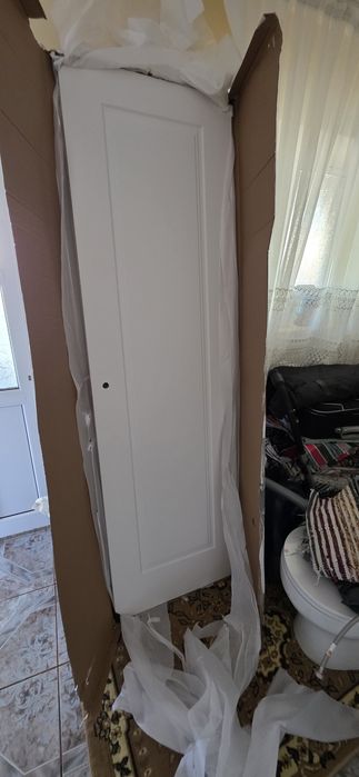 Usa baie 60 /200 cm putin ciupita ,noua