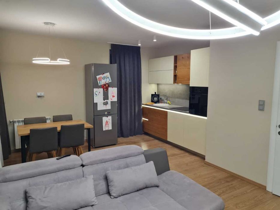 Дава се под наем Тристаен апартамент в София, Витоша - 103 кв.м за 920 € - Снимка #2