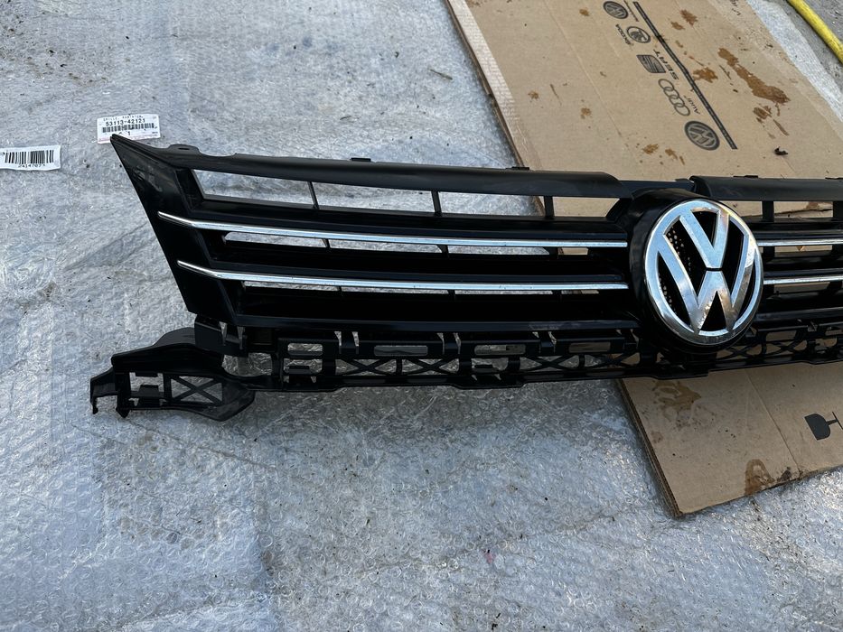 Grilă radiator vw touran .cod:1T0853655.C.