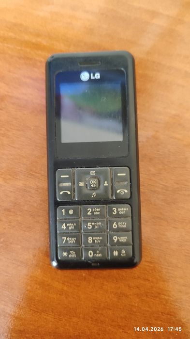 Продам кнопочный телефон Lg..