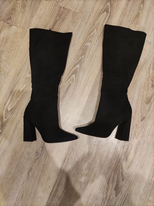 Елегантни велурени ботуши