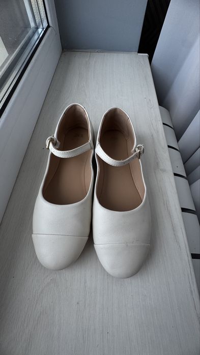 Кожаные белые балетки для девочки ZARA
