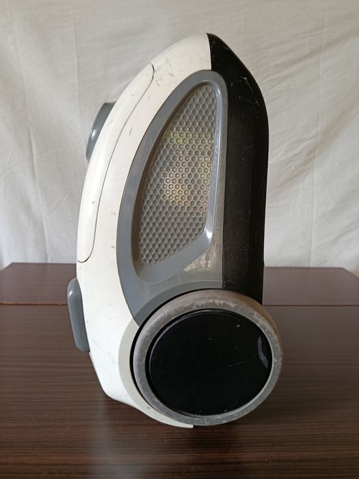 Пылесос Artel 2000 W