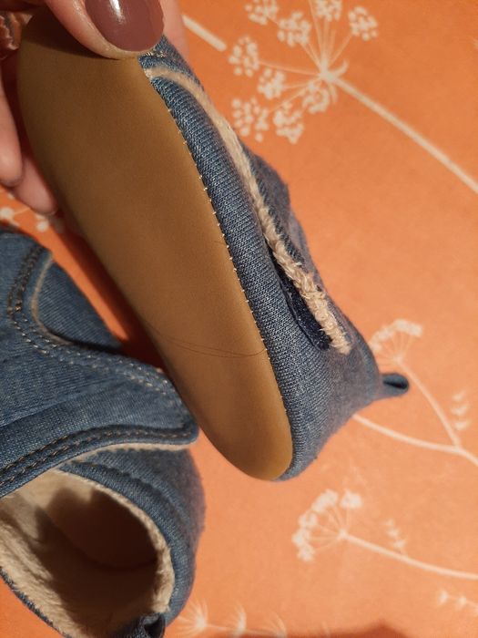 Бебешки обувчици H&M