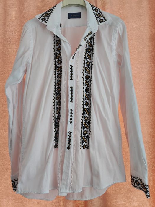 Camasa națională cusuta de mana
