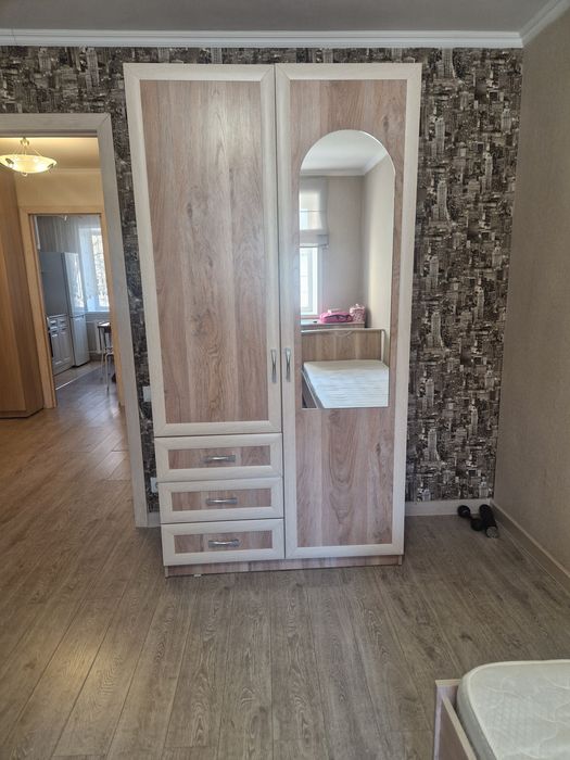 Продам шкаф двухдверный