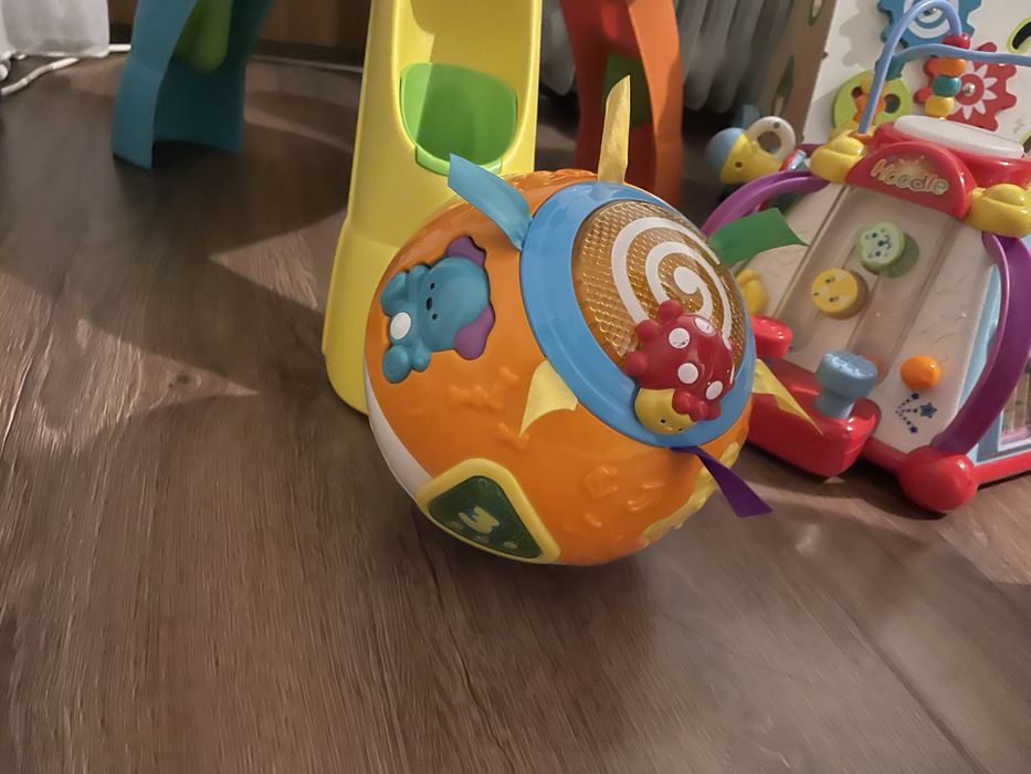 Jucarii interactive bebelus 0-1 an