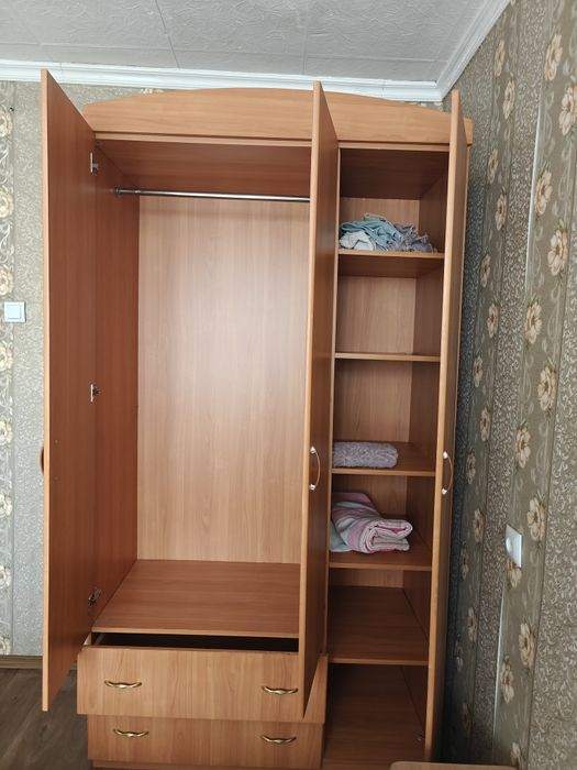 Шкаф 3-дверный с ящиками, недорого, самовывоз