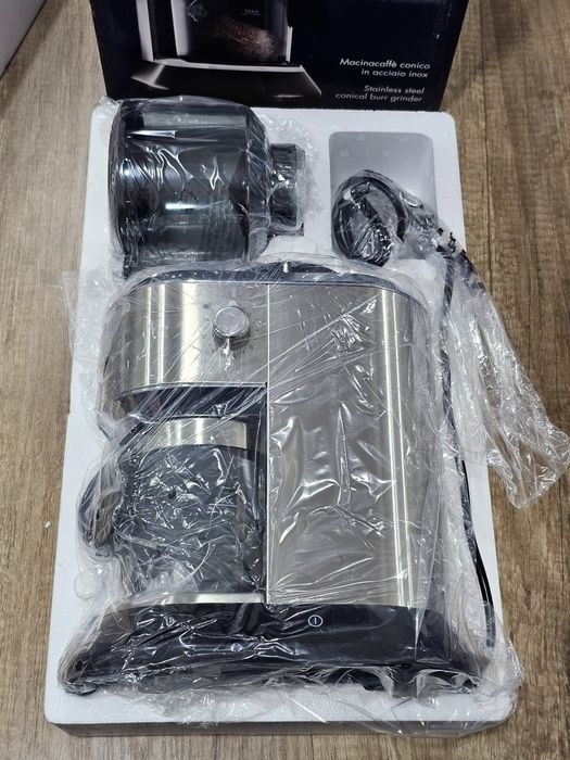 Кофемолка Delonghi, Новая!