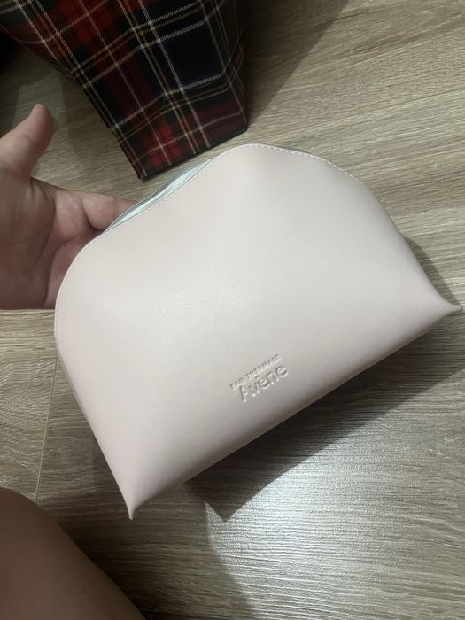 Moschino Avene косметички