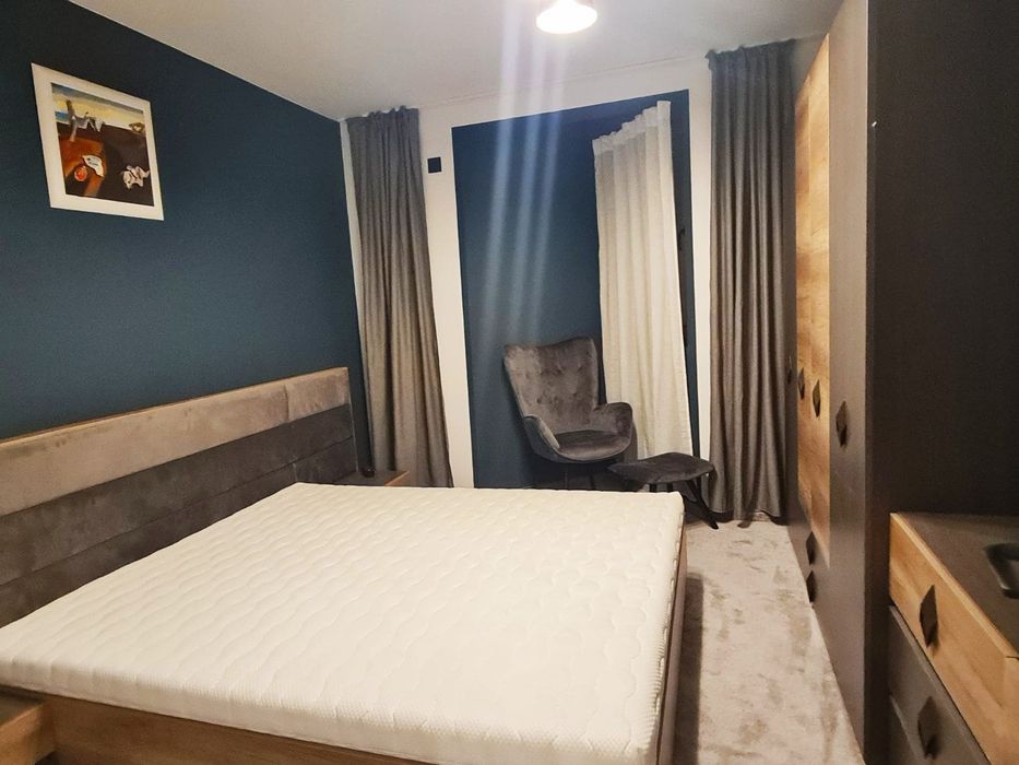 Предлагам цяла самостоятелна сграда с 11 апартамента