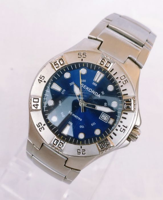 Ceas barbatesc Sekonda, miscare cuart, din otel inoxidabil.