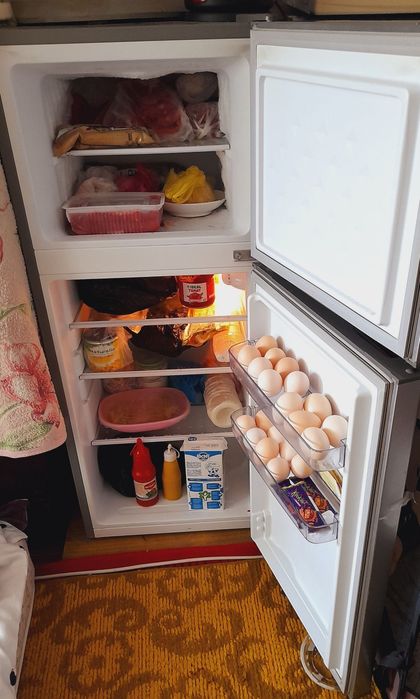 Холодильник б/у сотилади