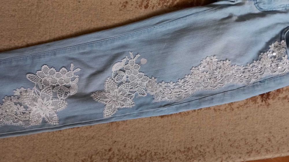 Дънки с  дантела