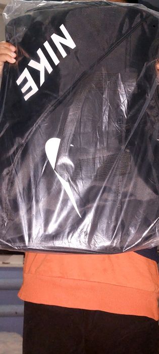 Sport sumka yangi oshilmagan nike rasimda koringandaka