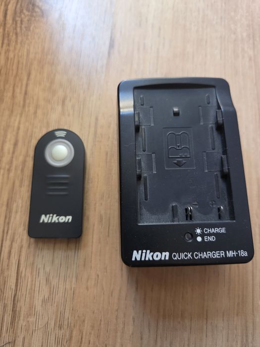 Nikon D90  ( cu tot ce se vede in foto )