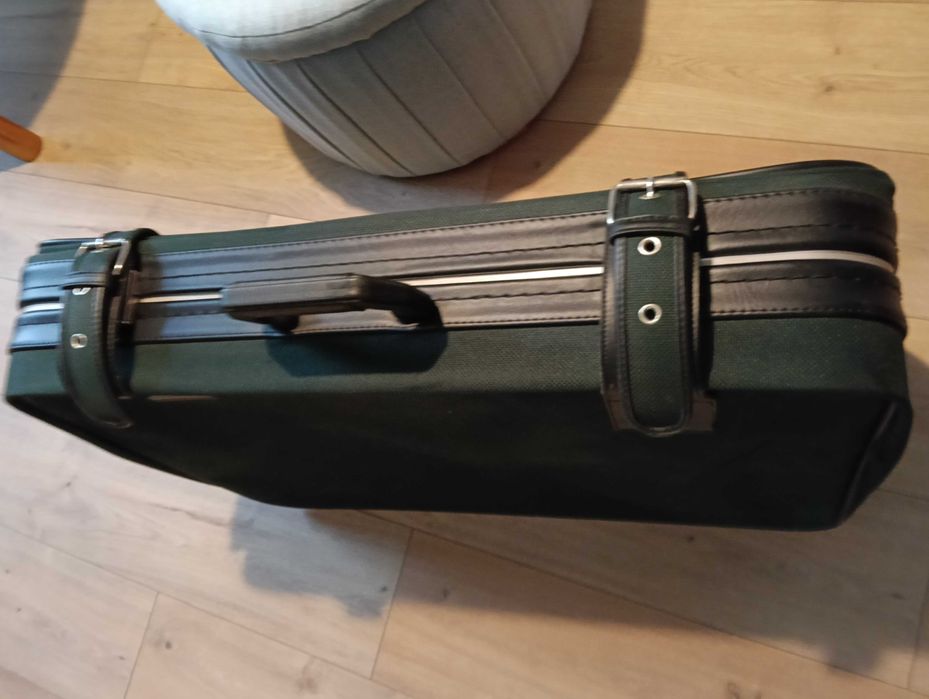 Голям куфар с колела 10 евро  Размери: 72/48/27