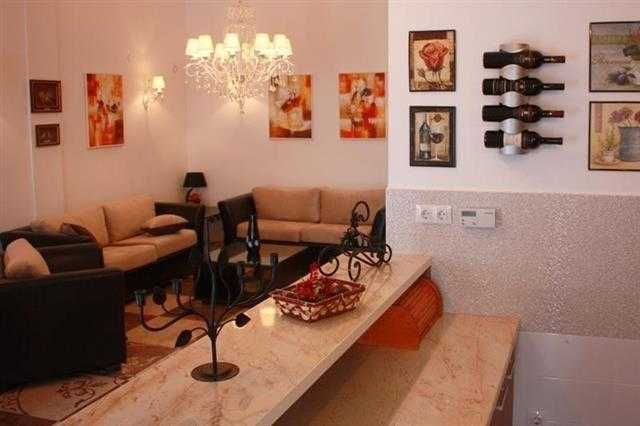 Дава се под наем Двустаен апартамент в Бургас, Център - 58 кв.м за 255 € - Снимка #2