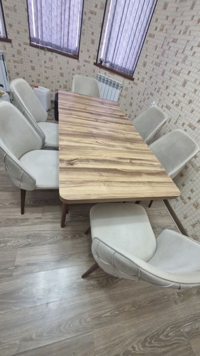 Кухонный стол со стульями