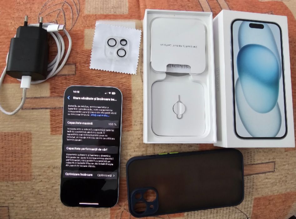 iPhone 15  culoarea blue light