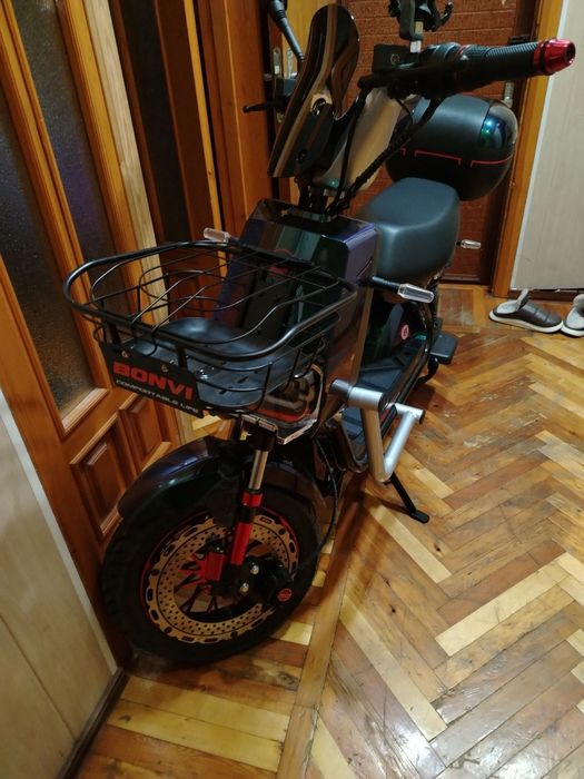 Бонви с шествии акуммуляторами в отличном состоянии