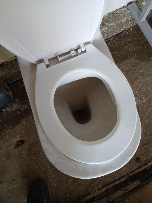 Унитаз б/у, царапин нет