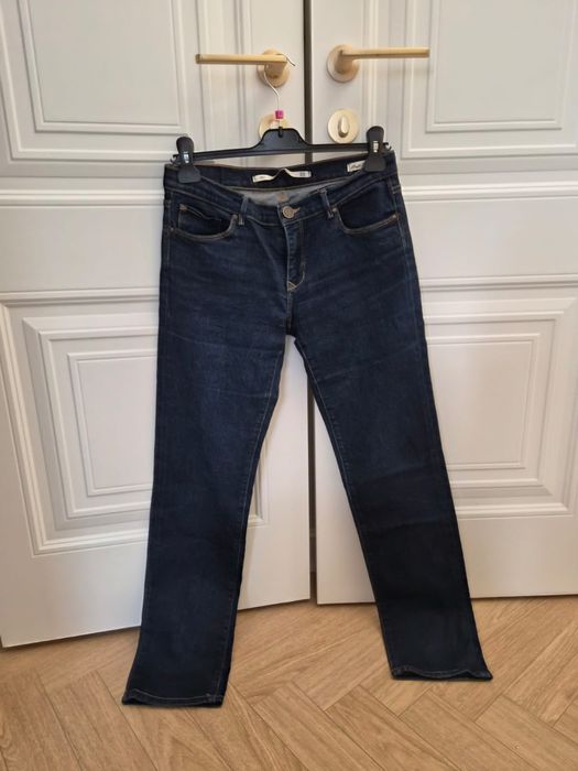 Джинсы женские современные