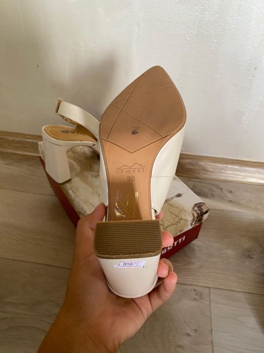 кожаные туфли 36 размер.