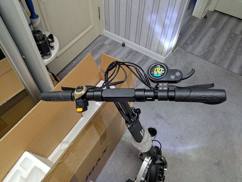 Новые электросамокаты со склада в коробке