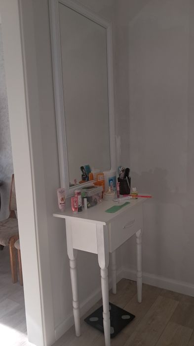 Зеркало с тумбой