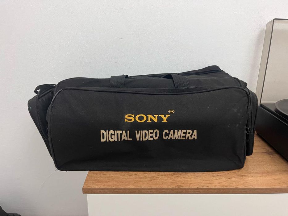 Продам видео камеру Sony