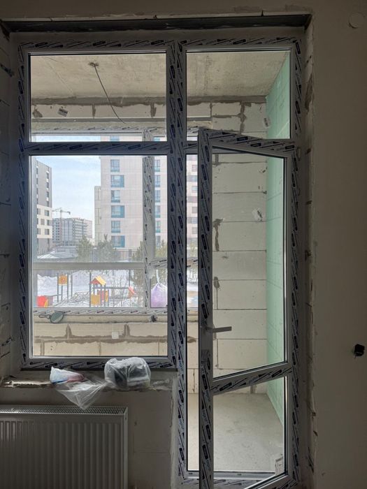 Дверь и окно (выход на балкон)