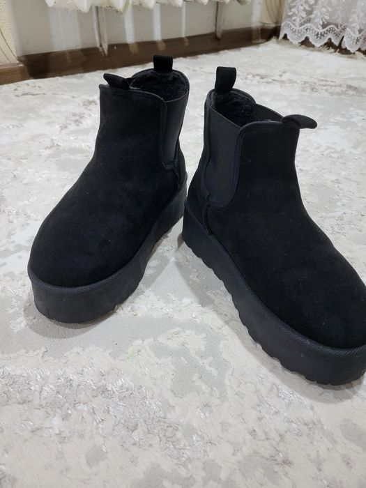 Продам зимние угги