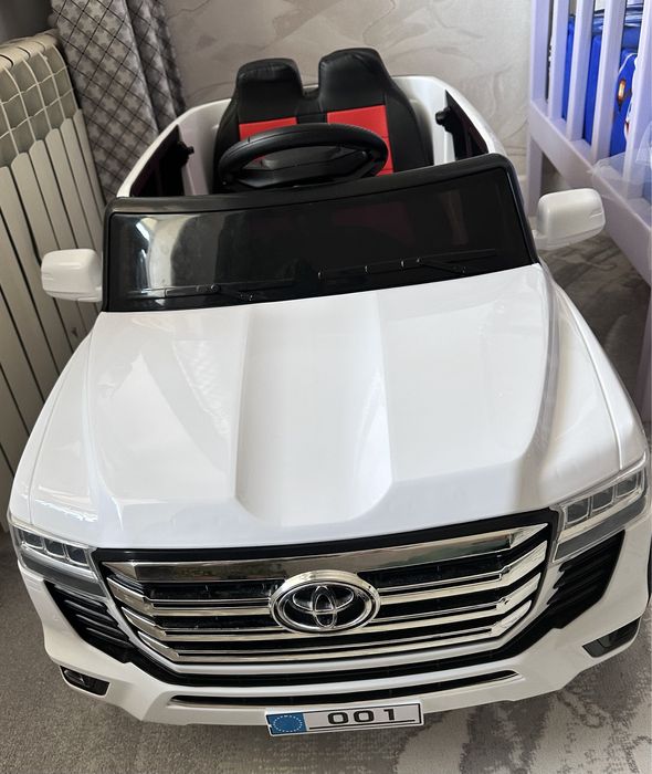 Кровать детская, машина детский.