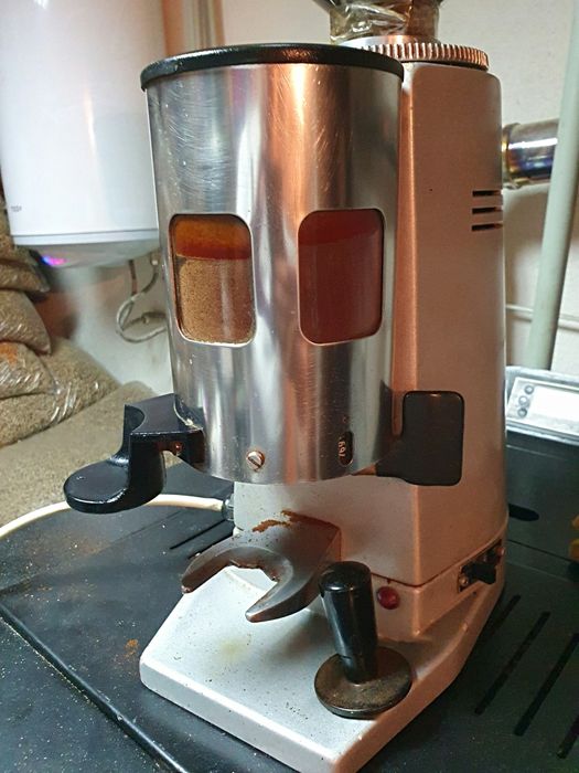 Кафемашина и кафемелачка