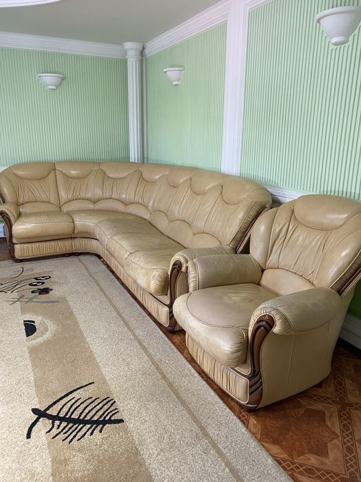 Кожаный диван кресло