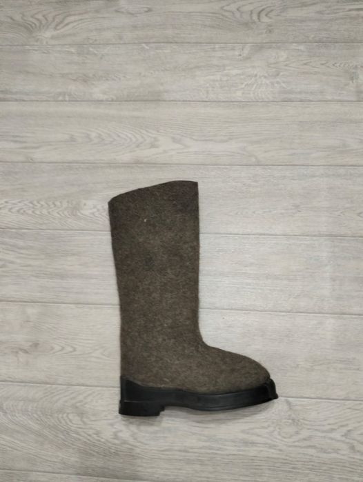 Продам валенки за 10000т.