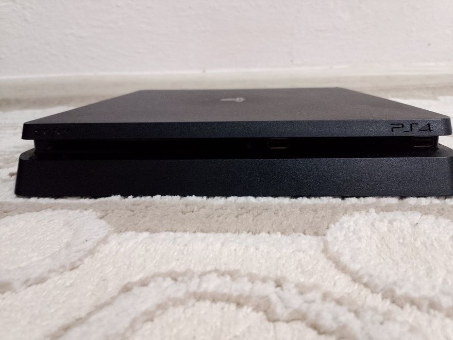Playstation 4 slim